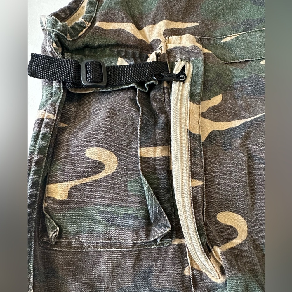 Green and Brown Camouflage Hooded Vest - Picture 6 of 6